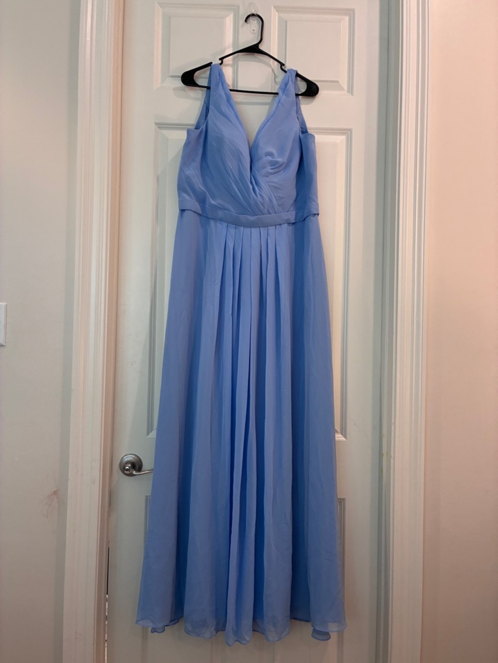Sleeveless Sky Blue Chiffon Maxi Dress with V-Neckβ